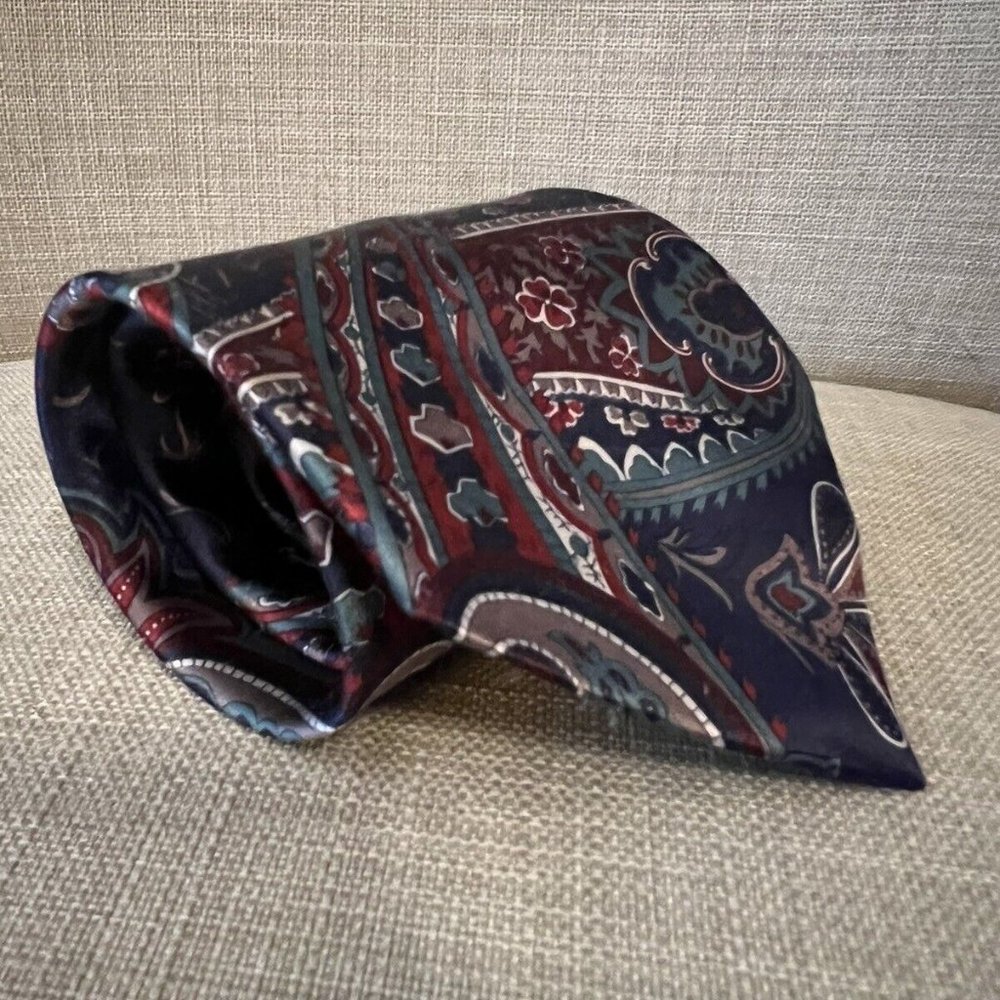 Vintage 1980s Etienne Aigner Silk Men's Navy Blue Paisley Necktie~Office Ready!!